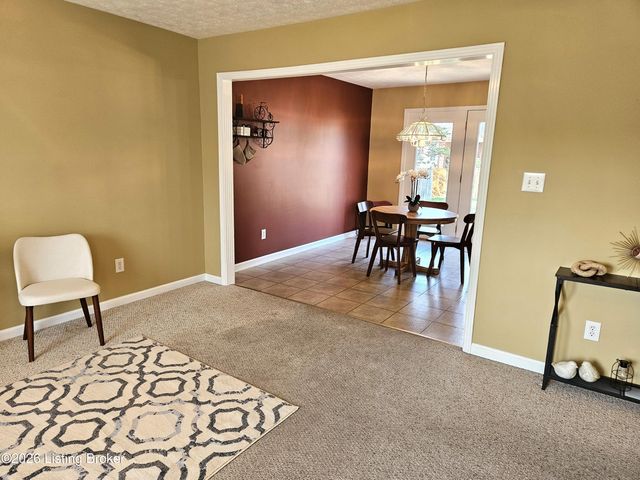 6407 Autumn Oak Way, Louisville, KY 40272