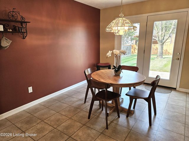6407 Autumn Oak Way, Louisville, KY 40272