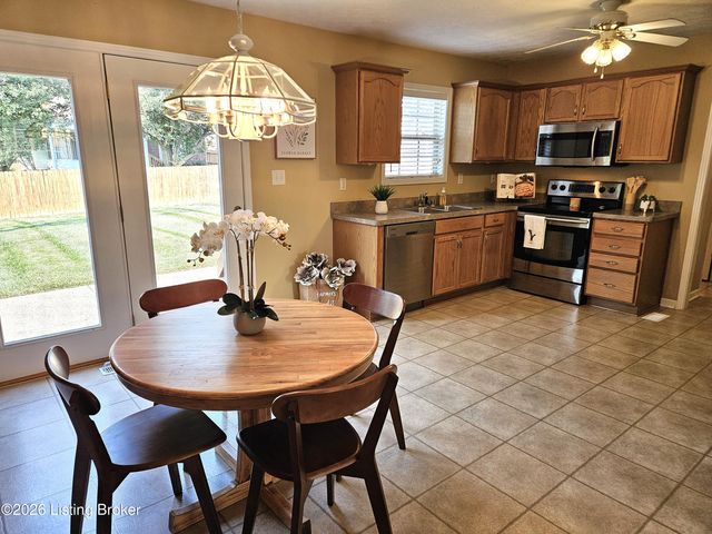 6407 Autumn Oak Way, Louisville, KY 40272