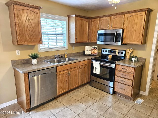 6407 Autumn Oak Way, Louisville, KY 40272