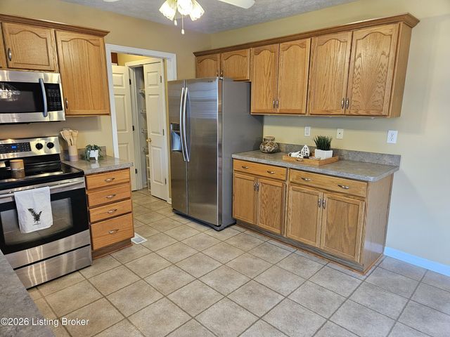 6407 Autumn Oak Way, Louisville, KY 40272