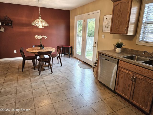 6407 Autumn Oak Way, Louisville, KY 40272