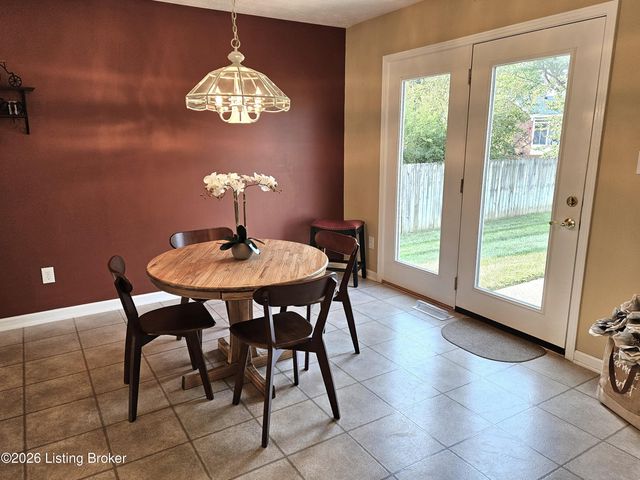 6407 Autumn Oak Way, Louisville, KY 40272