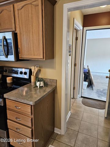 6407 Autumn Oak Way, Louisville, KY 40272