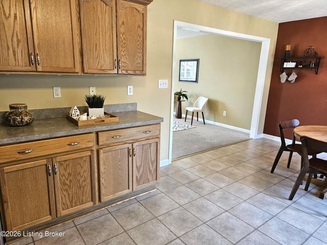 6407 Autumn Oak Way, Louisville, KY 40272