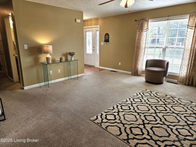6407 Autumn Oak Way, Louisville, KY 40272