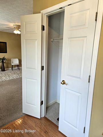 6407 Autumn Oak Way, Louisville, KY 40272