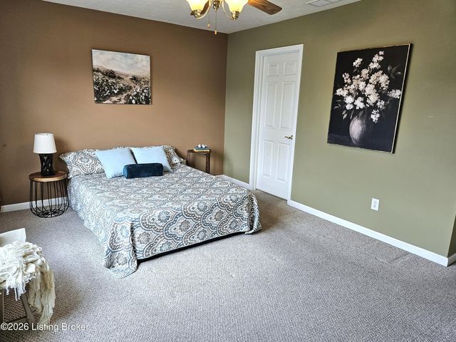 6407 Autumn Oak Way, Louisville, KY 40272