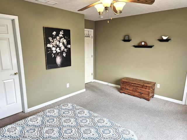 6407 Autumn Oak Way, Louisville, KY 40272