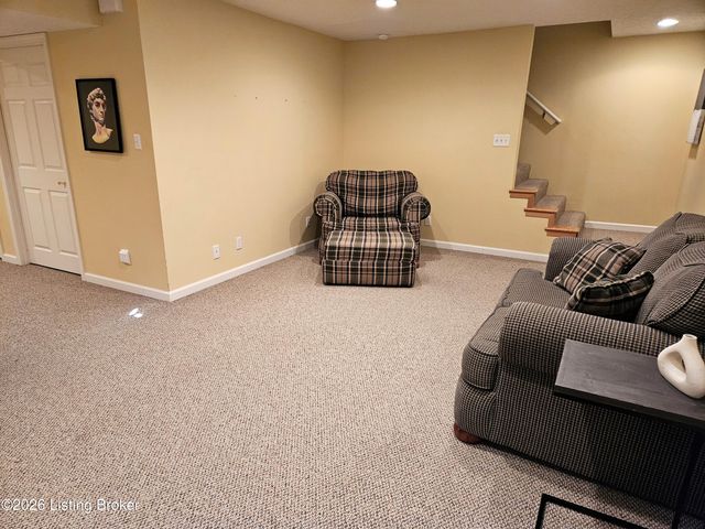 6407 Autumn Oak Way, Louisville, KY 40272