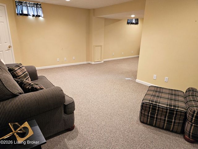 6407 Autumn Oak Way, Louisville, KY 40272