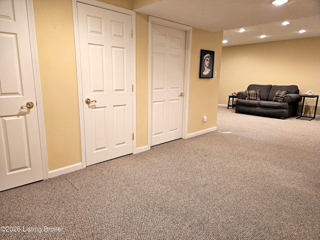 6407 Autumn Oak Way, Louisville, KY 40272