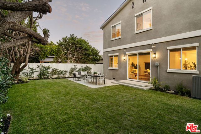5571 W 82nd Street, Los Angeles, CA 90045