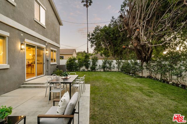 5571 W 82nd Street, Los Angeles, CA 90045