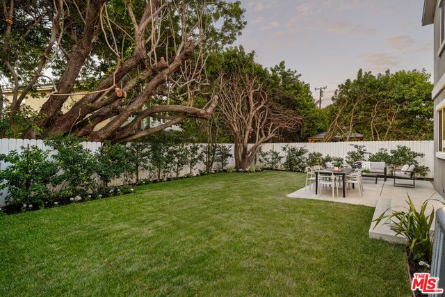 5571 W 82nd Street, Los Angeles, CA 90045
