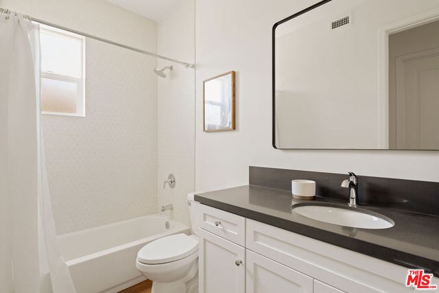5571 W 82nd Street, Los Angeles, CA 90045