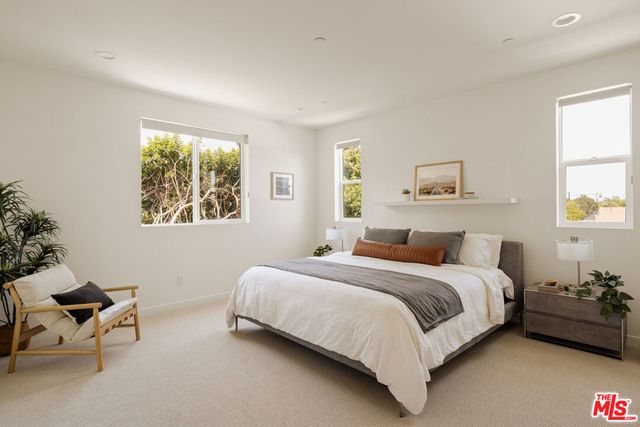 5571 W 82nd Street, Los Angeles, CA 90045