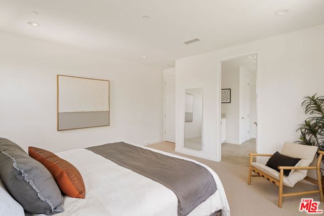 5571 W 82nd Street, Los Angeles, CA 90045