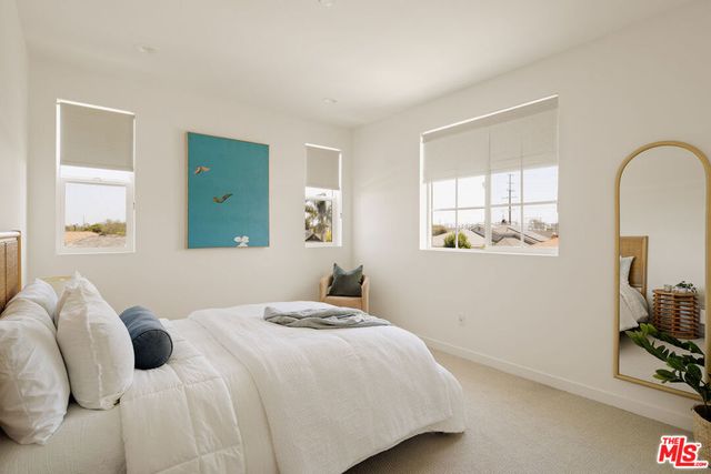 5571 W 82nd Street, Los Angeles, CA 90045