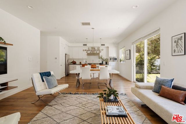 5571 W 82nd Street, Los Angeles, CA 90045