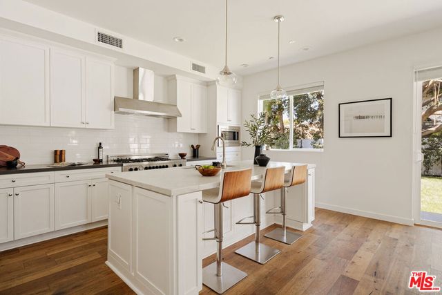 5571 W 82nd Street, Los Angeles, CA 90045