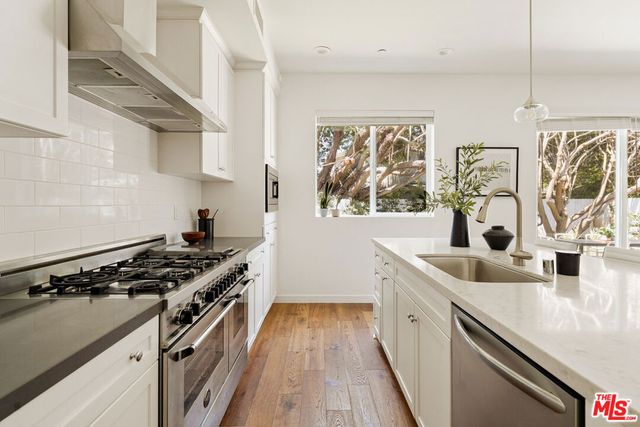 5571 W 82nd Street, Los Angeles, CA 90045