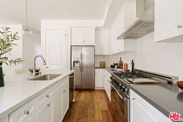 5571 W 82nd Street, Los Angeles, CA 90045