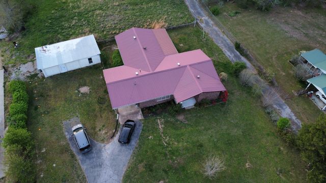 2122 Old Decaturville Rd, Parsons, TN 38363