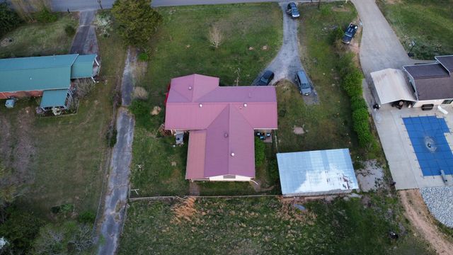 2122 Old Decaturville Rd, Parsons, TN 38363