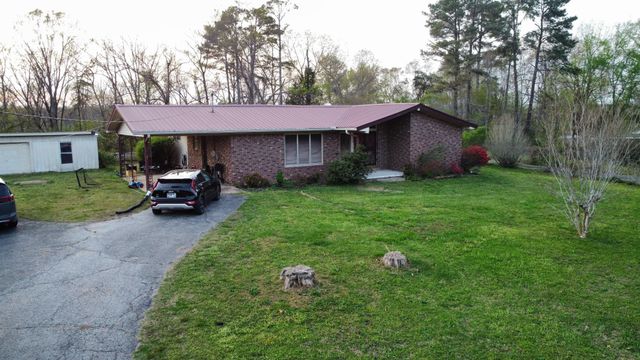 2122 Old Decaturville Rd, Parsons, TN 38363