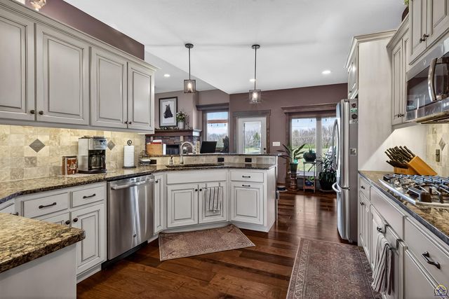 3748 SE Elm Cove Dr, Berryton, KS 66409