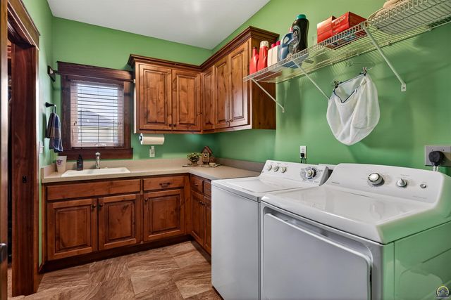 3748 SE Elm Cove Dr, Berryton, KS 66409