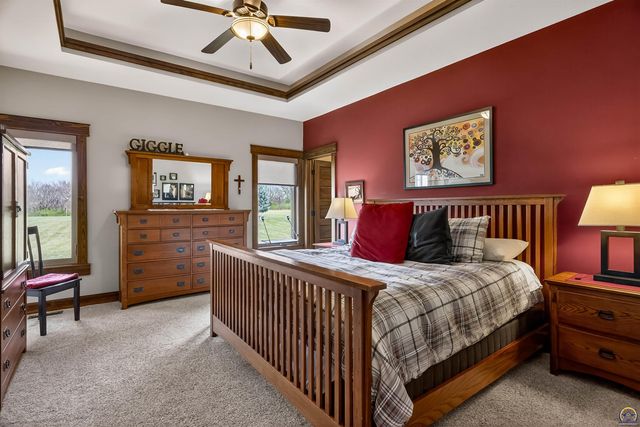 3748 SE Elm Cove Dr, Berryton, KS 66409