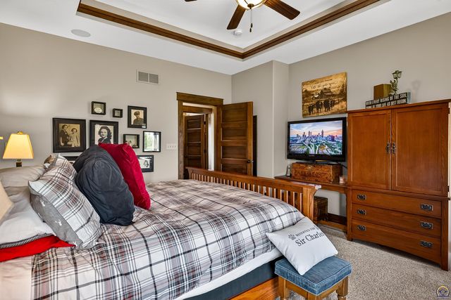 3748 SE Elm Cove Dr, Berryton, KS 66409