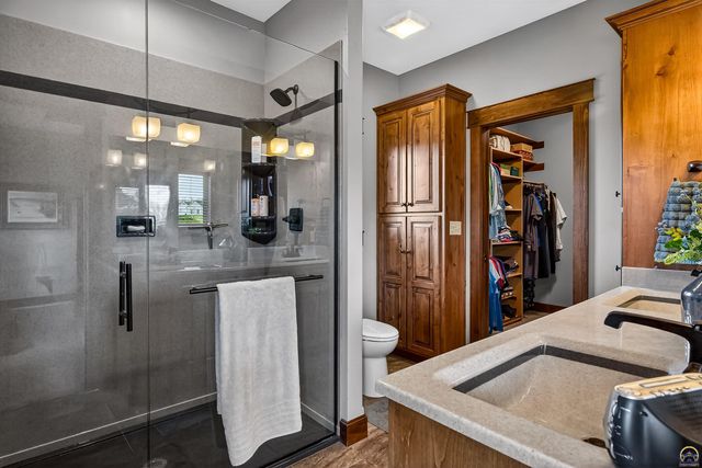 3748 SE Elm Cove Dr, Berryton, KS 66409