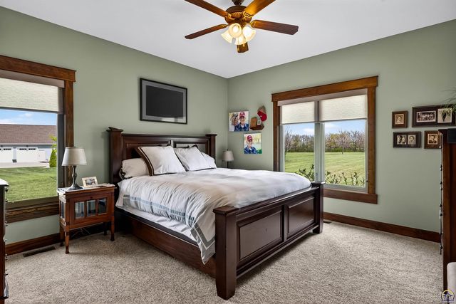 3748 SE Elm Cove Dr, Berryton, KS 66409