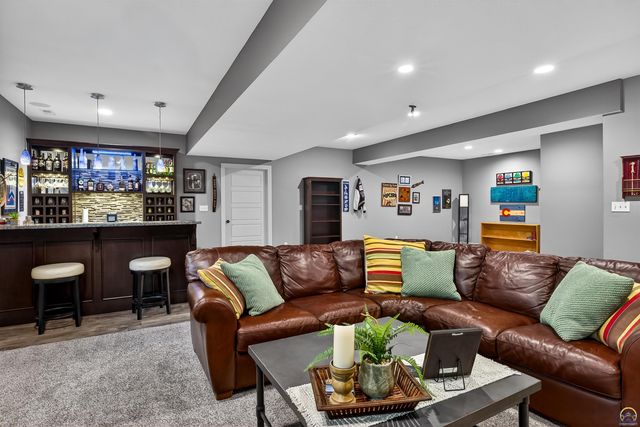 3748 SE Elm Cove Dr, Berryton, KS 66409