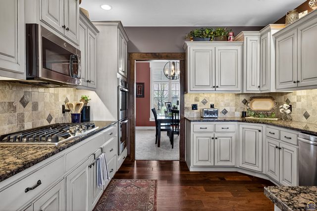 3748 SE Elm Cove Dr, Berryton, KS 66409