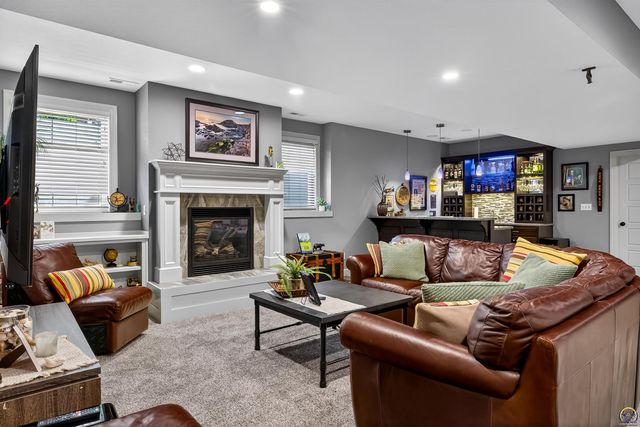 3748 SE Elm Cove Dr, Berryton, KS 66409