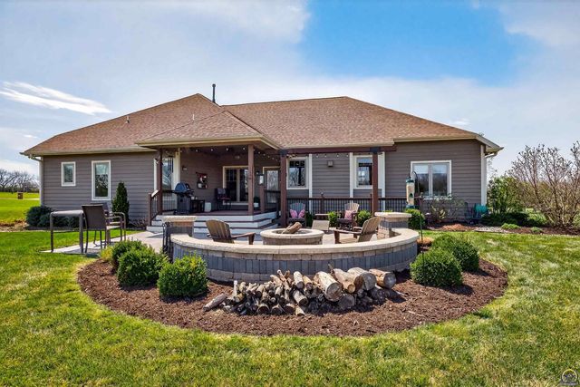 3748 SE Elm Cove Dr, Berryton, KS 66409