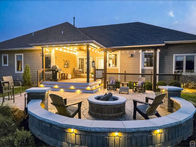 3748 SE Elm Cove Dr, Berryton, KS 66409