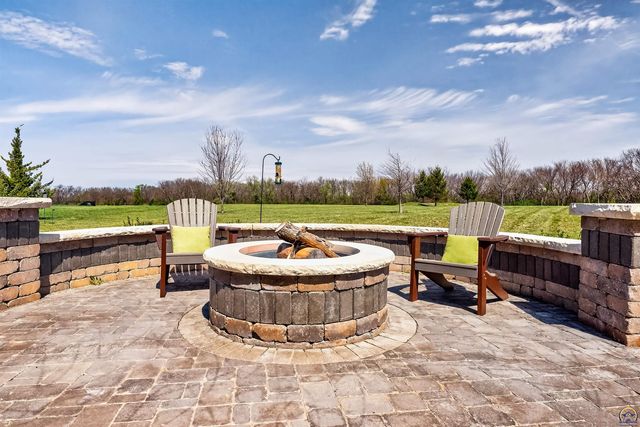 3748 SE Elm Cove Dr, Berryton, KS 66409