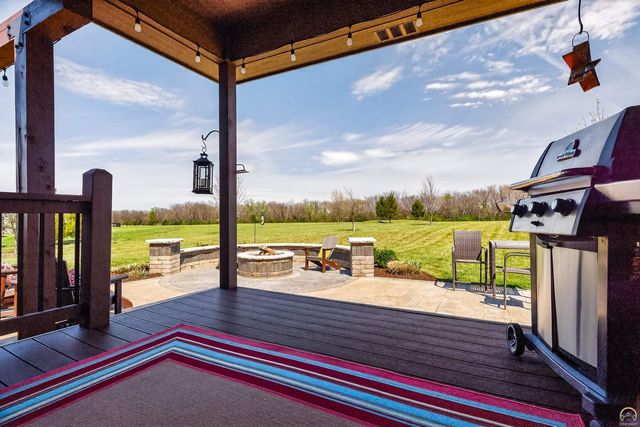 3748 SE Elm Cove Dr, Berryton, KS 66409