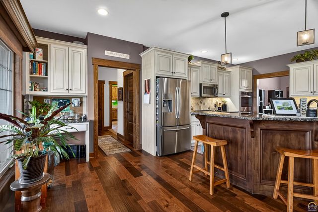 3748 SE Elm Cove Dr, Berryton, KS 66409