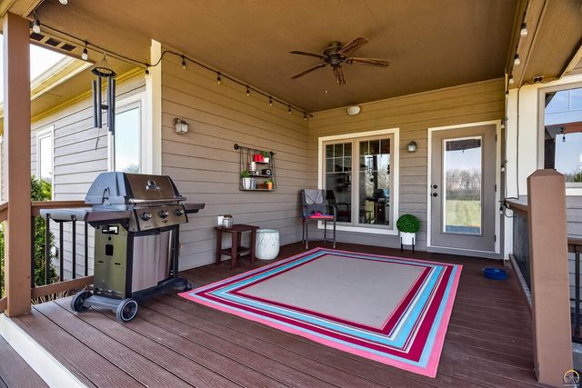 3748 SE Elm Cove Dr, Berryton, KS 66409