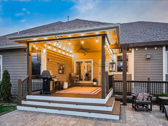 3748 SE Elm Cove Dr, Berryton, KS 66409