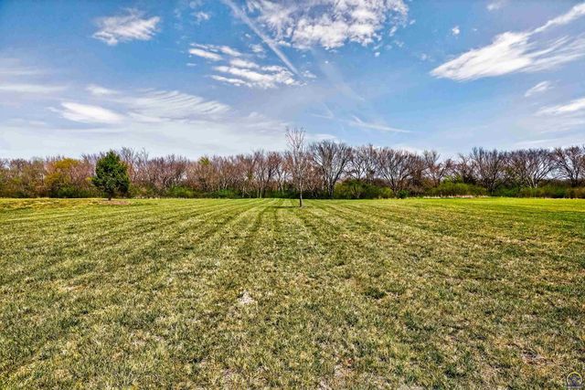 3748 SE Elm Cove Dr, Berryton, KS 66409