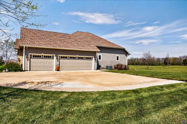 3748 SE Elm Cove Dr, Berryton, KS 66409