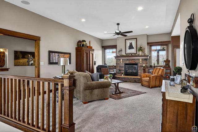 3748 SE Elm Cove Dr, Berryton, KS 66409