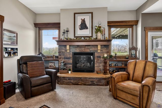 3748 SE Elm Cove Dr, Berryton, KS 66409